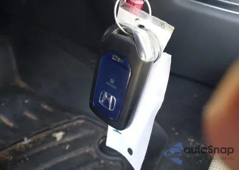 2018 Honda Clarity Plug-In Hybrid Touring from USA, damaged, VIN JHMZC5F3XJC001913